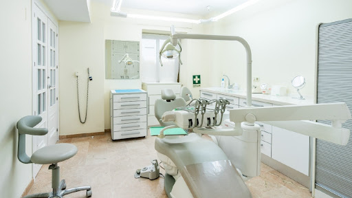 Clínica dental en Los Remedios Manuel Domínguez Andújar