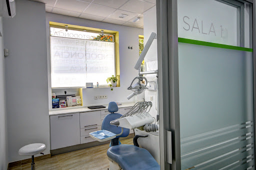 Garzo Dental. Implante dental - Ortodoncia - Clínica dental en Triana