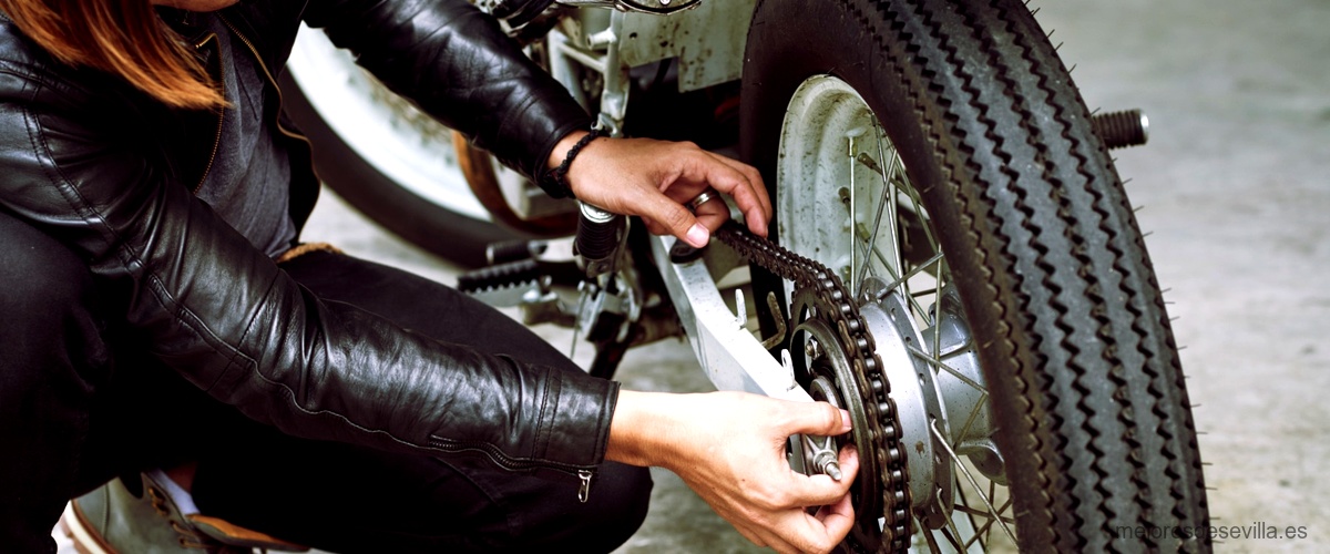 ¿Cuáles son las funciones de un mecánico de motos en Sevilla?