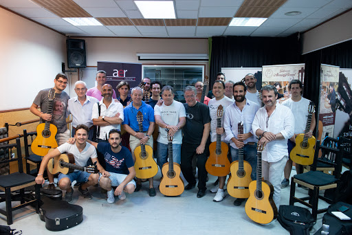 Clases de Guitarra Flamenca, Cante y Baile en Sevilla Artes Escénicas Rebollar